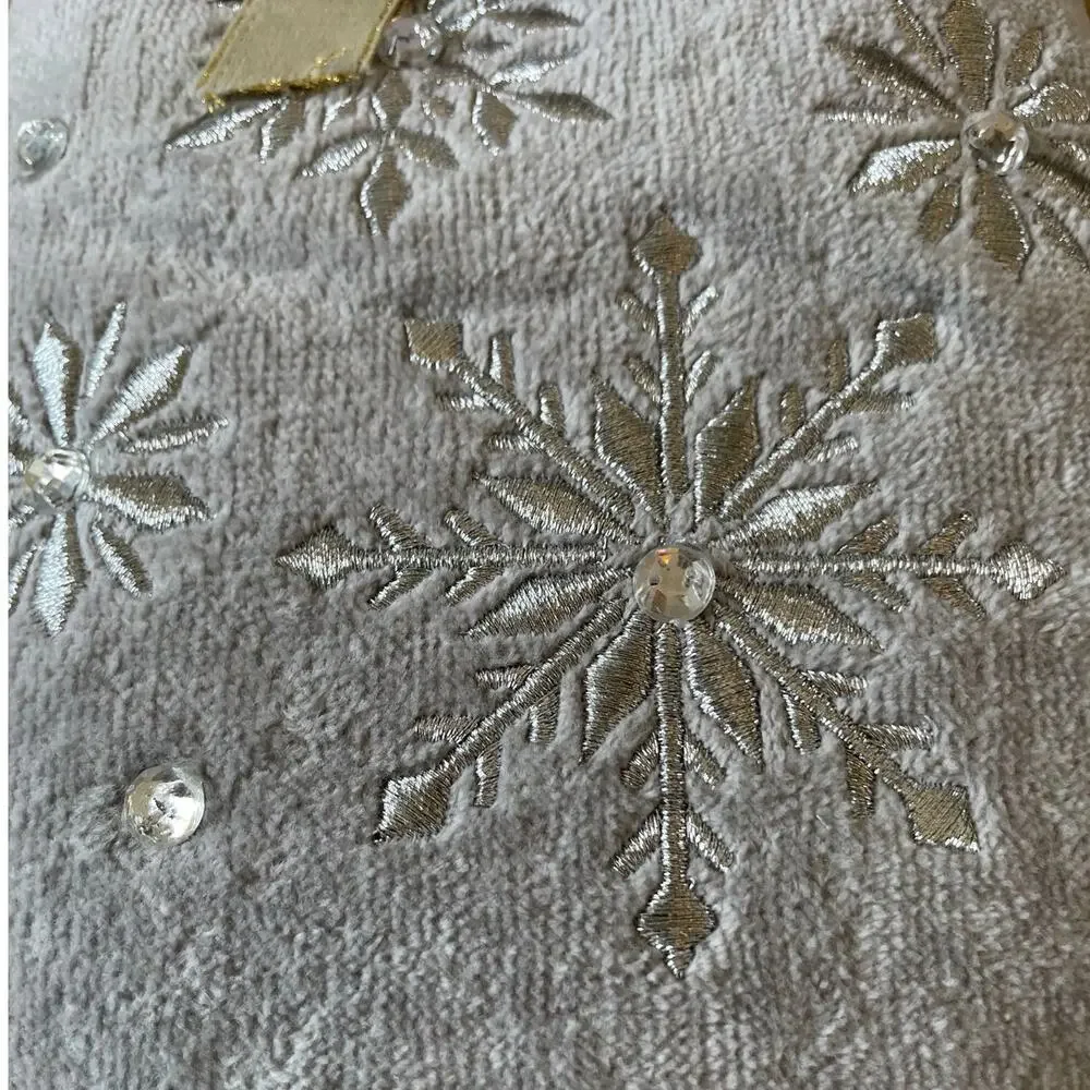 Papyrus Embroidered SNOWFLAKE Hand Towels 18x28 Gray 100% Cotton Set of 2 New